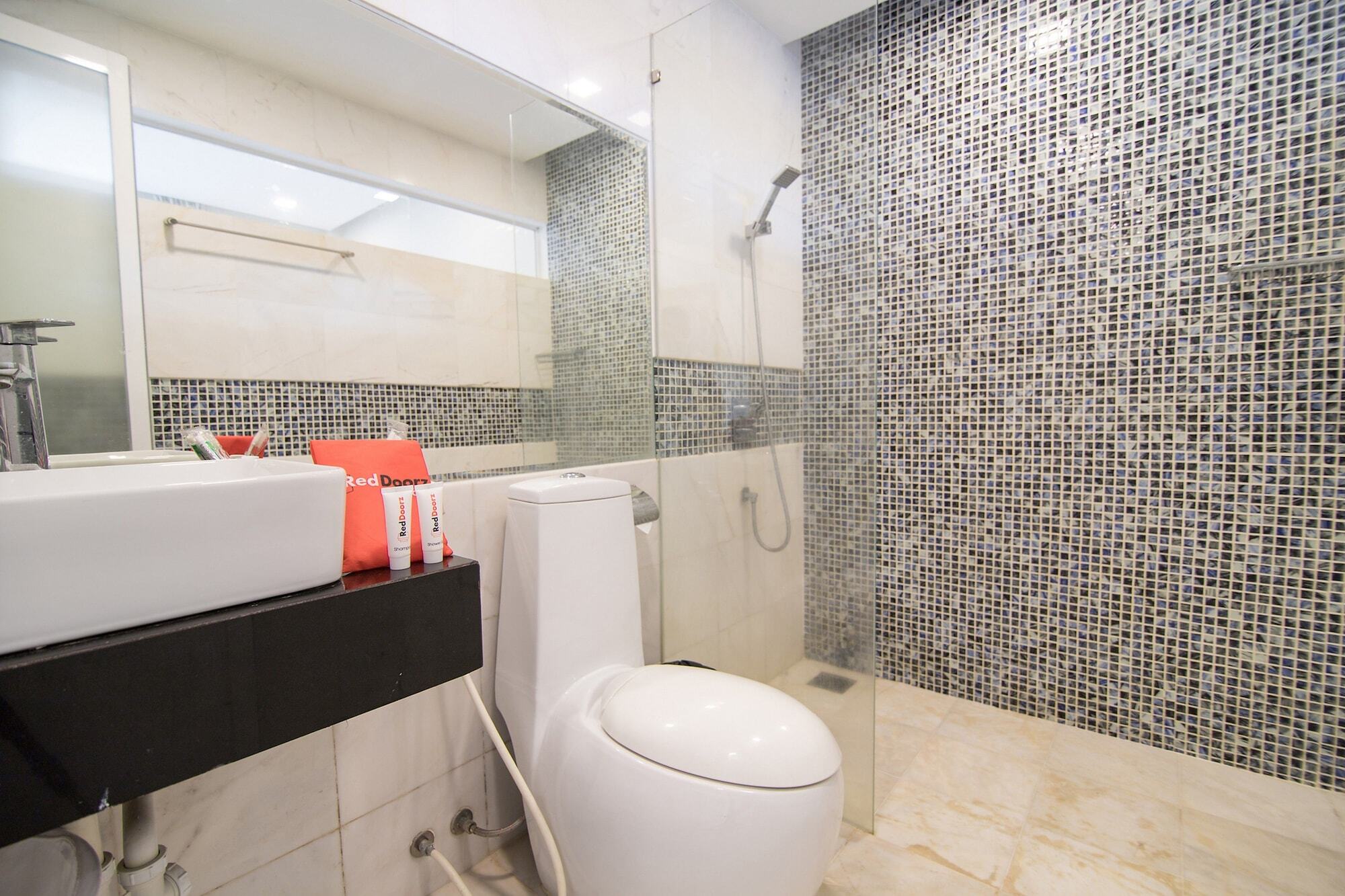 Reddoorz Plus Near Secc 2 Ho Chi Minh City Exterior photo